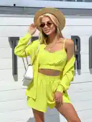 Желтый женский костюм: рубашка, топ, шорты, ткань сингапур