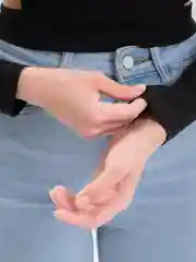 Черный топ с длинными рукавами