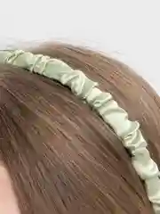 Песочный хаки ободок тканевый, однотонный, со складками, атласный