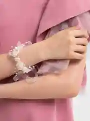 Белый браслет из жемчуга