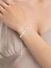 Белый браслет "Бесконечность"