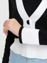 Белый вязаный короткий женский кардиган