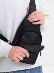 Сумка спортивная бананка через плечо