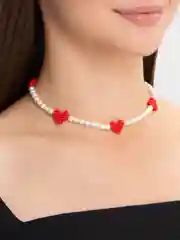 Красный чокер с сердечками из бисера
