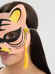 Фуксия маска на лицо "Кицунэ"
