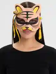 Фуксия маска на лицо "Кицунэ"