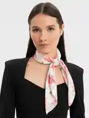 Розовый платок женский с принтом 70 х 70