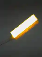 Светло-жёлтый настольный LED-светильник с карандашницей, с точилкой