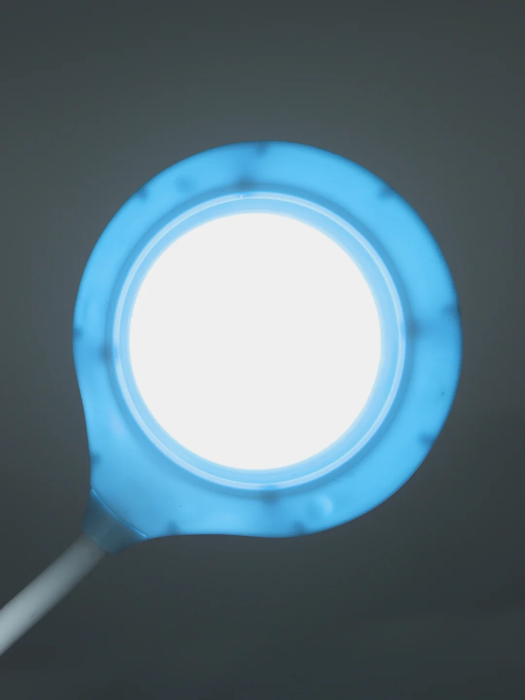 Голубой настольный LED-светильник с карандашницей, с точилкой