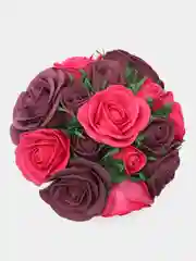 Багровый композиция из цветов