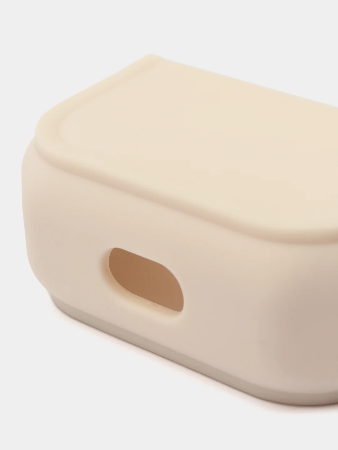 Белый чехол для AirPods 3