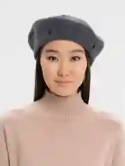 Угольный берет женский шерстяной с принтом