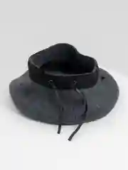 Угольный берет женский шерстяной с принтом