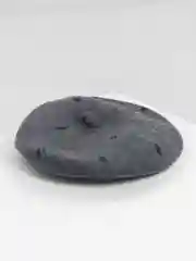 Угольный берет женский шерстяной с принтом
