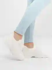 Белый кроссовки женские, летние