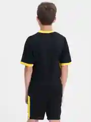 Красный футбольная форма