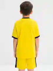 Желтый футбольная форма