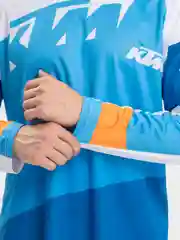 Голубой спортивная одежда