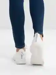 Белый кроссовки женские летние