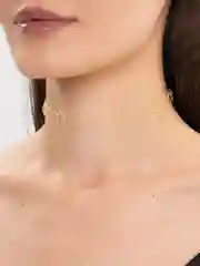 Желтый чокер пластиковый