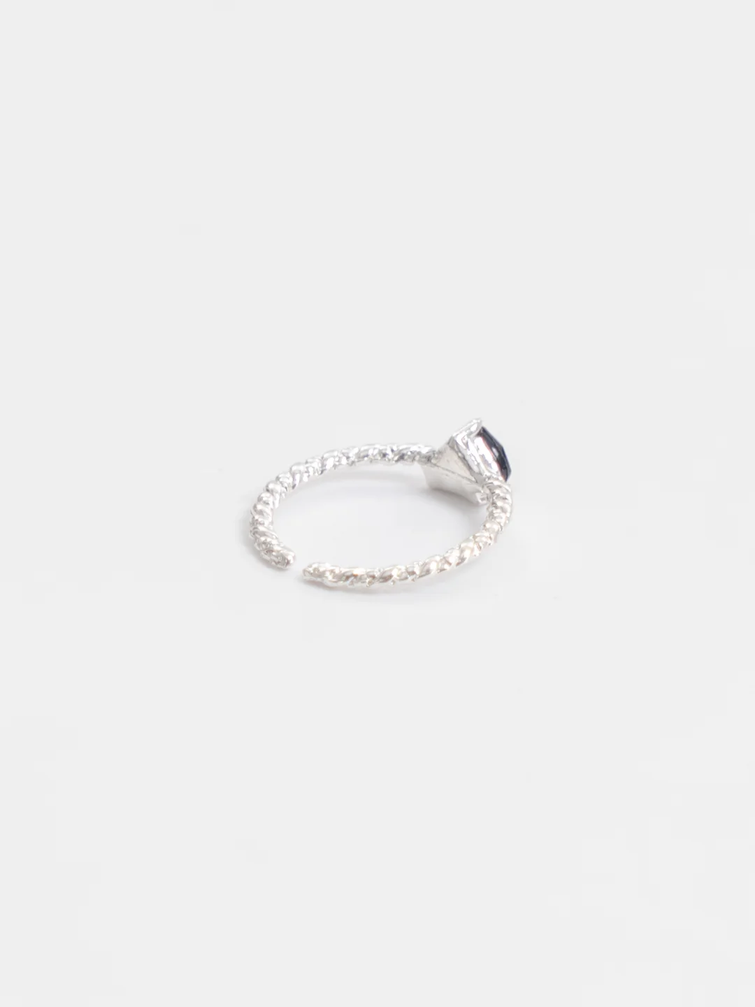 Серебряный кольцо "Сердце", с камнем