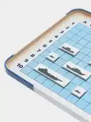 Магнитная игра в жестяной коробке "Морской бой"