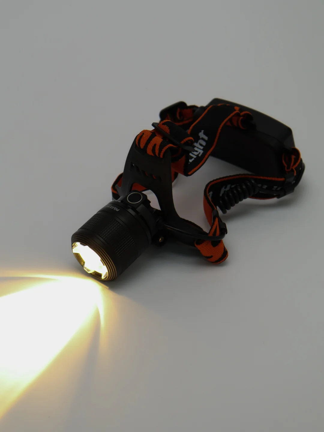 Налобный фонарь LED SimpleShop с зумом и регулировкой угла свечения, батареи, зарядка