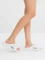 Белый шлепанцы