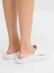 Белый шлепанцы