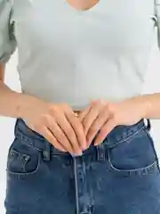 Золотой кольцо классическое с цирконом