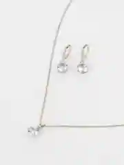 Белый комплект: серьги и цепочка, с камнем