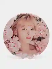 Алый k-pop значки "BT21" "BTS"  маленькие 38мм