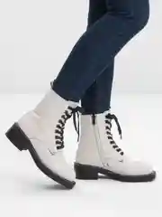 Ботинки женские, белые, высокие