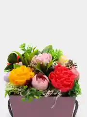 Алый букет роз из мыла