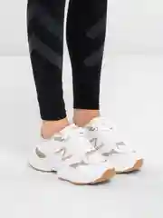 Белый кроссовки женские