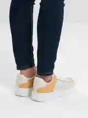 Кроссовки женские