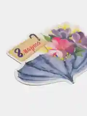 Зеленый открытка на 8 марта