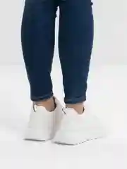 Белый кроссовки женские