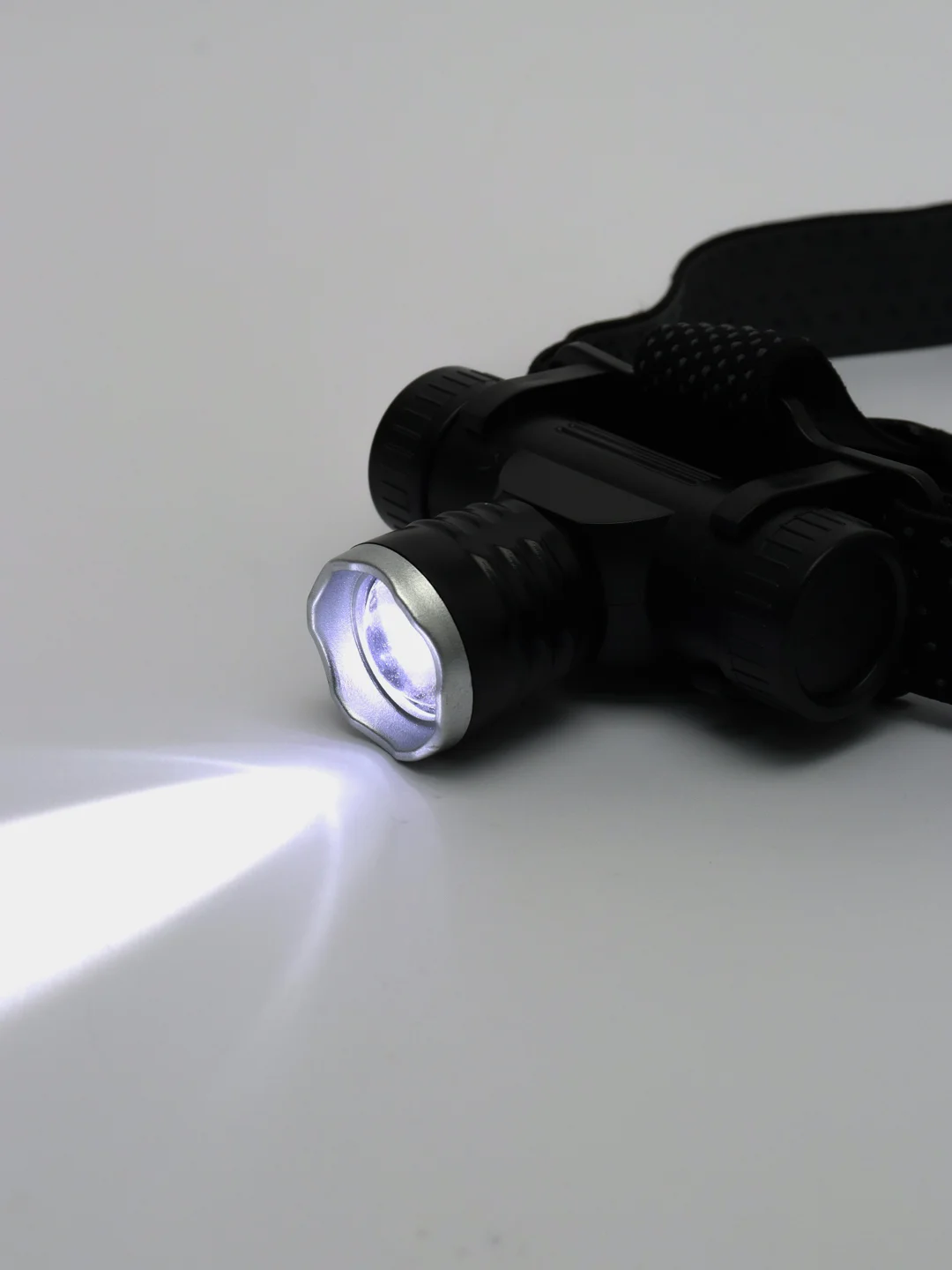Ермак фонарь налобный, CREE XPE LED, 4 режима, 1200 мАч, 8,3 х 3,8 х 7,3 см,  USB кабель, пластик