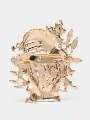 Элегантная женская брошь