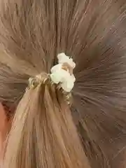 Белый резинка для волос "Мишка"