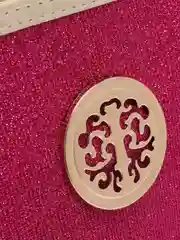 Фуксия косметичка блестящая