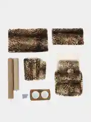 Коричневый игровой комплекс для кошек, с мисками в комплекте