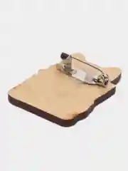 Алый значок деревянный