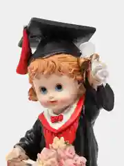 Фигурка "Школьница за кафедрой с цветком"