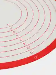Красный силиконовый коврик для раскатки теста