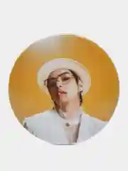 Красный k-pop значки "BT21" "BTS"  маленькие 38мм