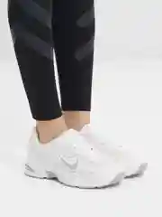 Белый кроссовки женские