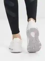 Белый кроссовки женские
