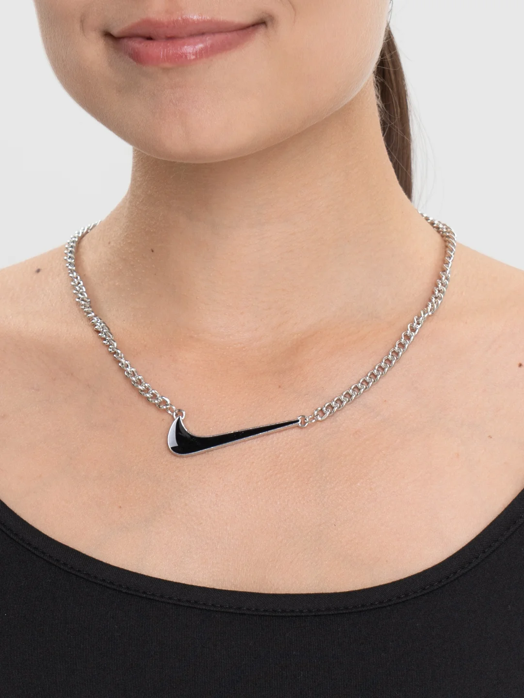 Черный цепочка с логотипом "Найк", "Nike", на Новый Год